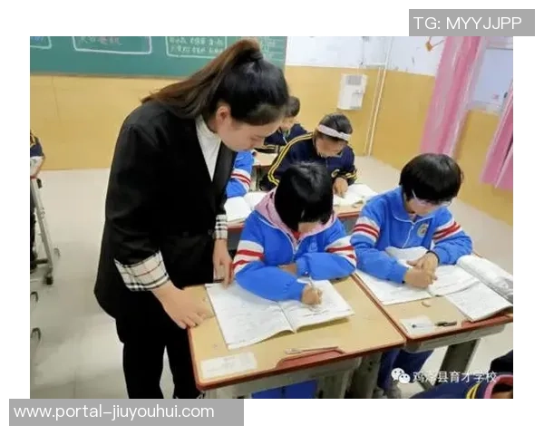 大连足球教练张海涛带领球队重塑辉煌展现执教新风采