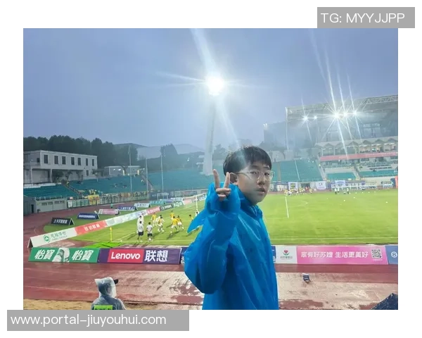 足球帅哥的臭鞋背后隐藏的故事与足球场上的魅力对比